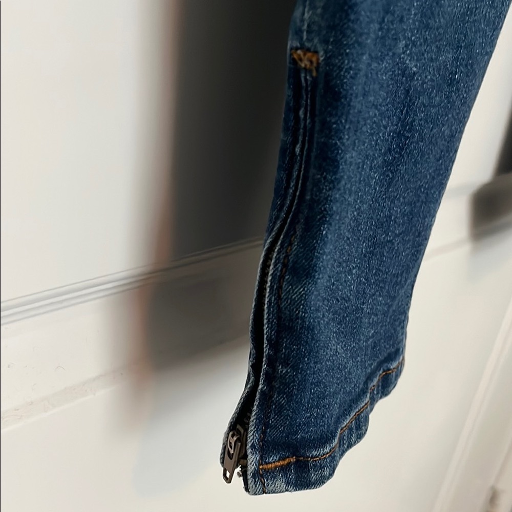 Guess High Rise Blue Jeans with Tapered Zippered Leg - Picture 6 of 16
